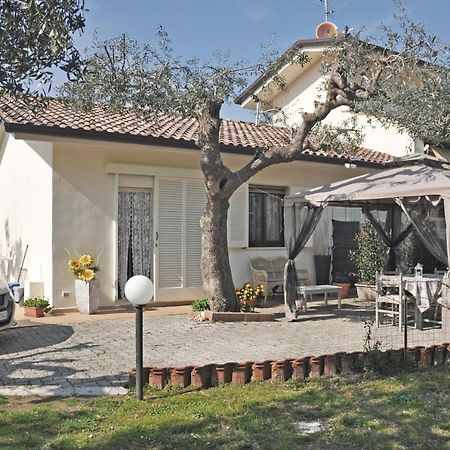 Casa In Campagna A Tre Chilometri Dal Mare Con Parcheggio Privato Querceta Exterior foto